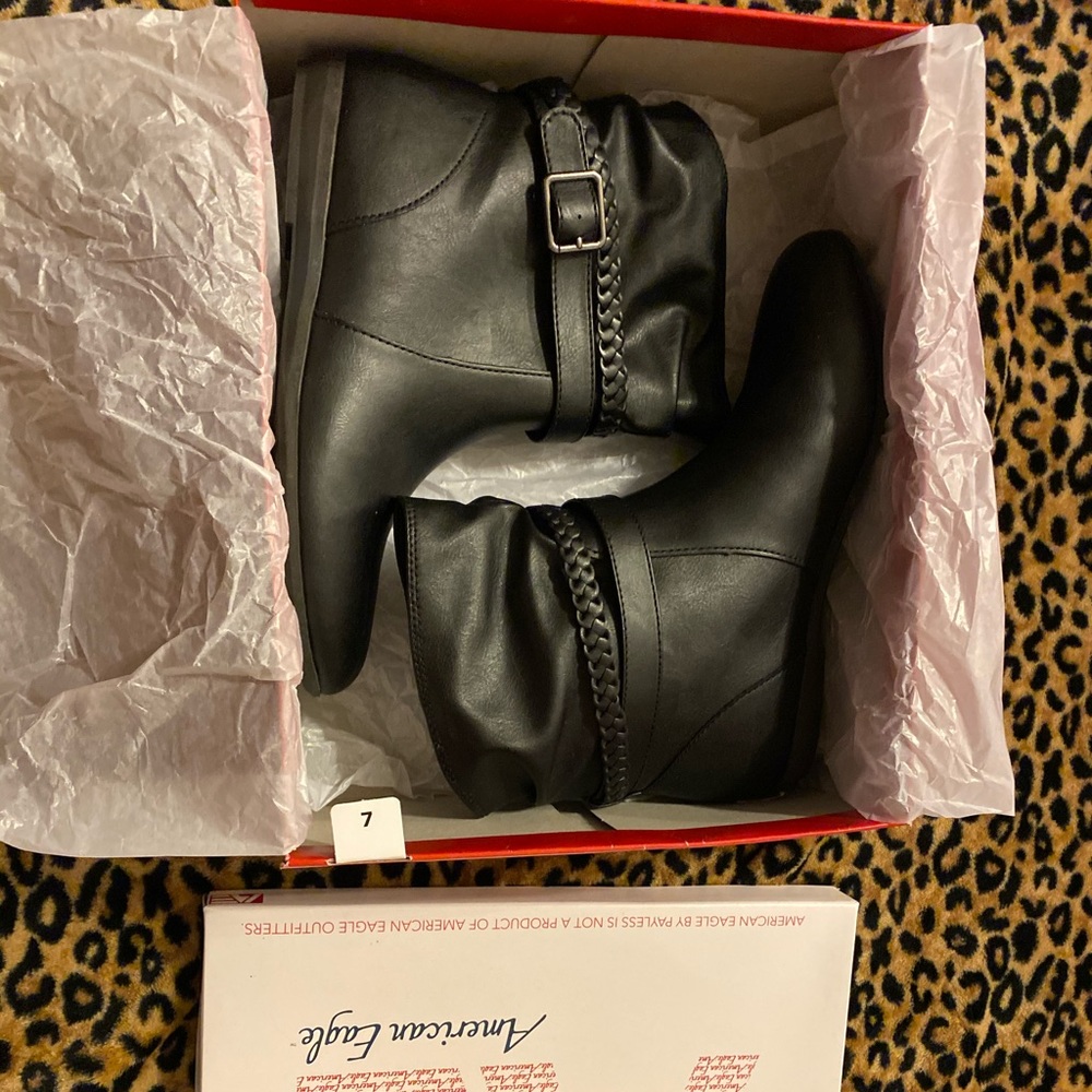 American Eagle Booties Black Leather Size 7